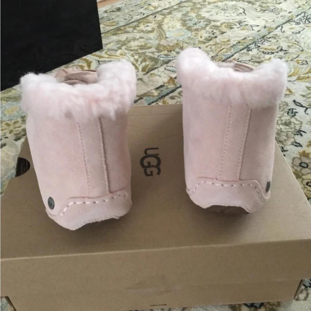 UGG Alena Girls pink suede Bow Moccasins flat shoes fur slip-on USA 5 new in box